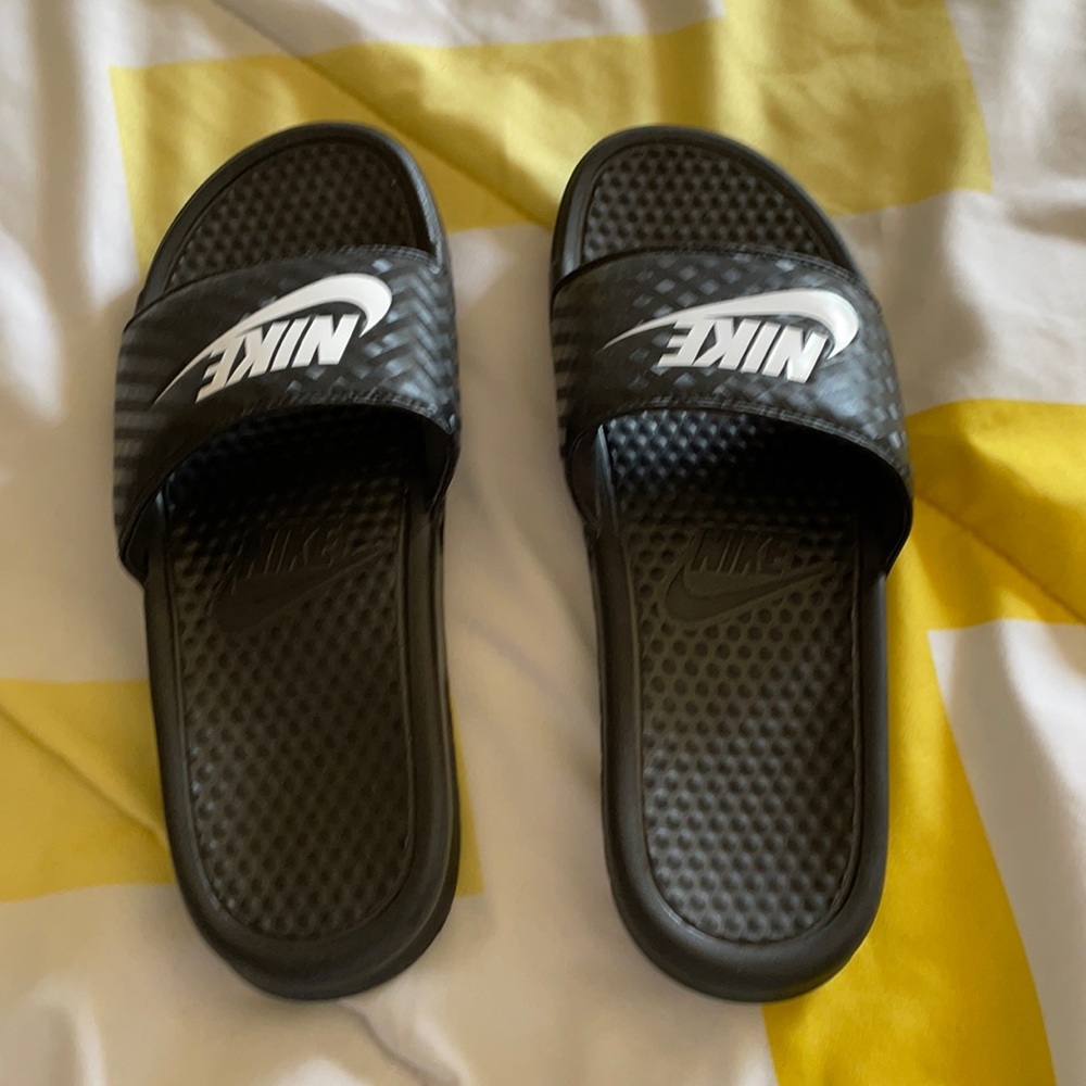 NWOT Nike slides